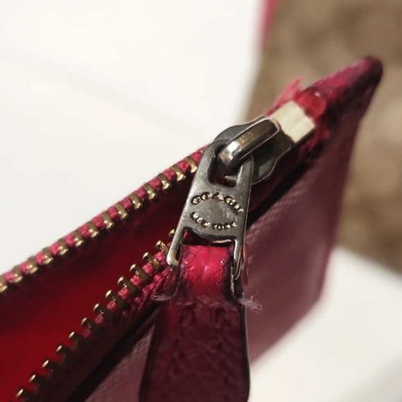 Coach Signature Crossbody Purse with Removeable Hot Pink Pouch - Picture 9 of 15